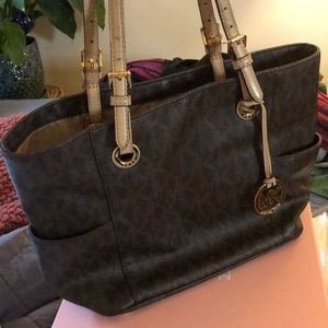 Michael Kors Monogrammed Medium Jet set Tote bag
